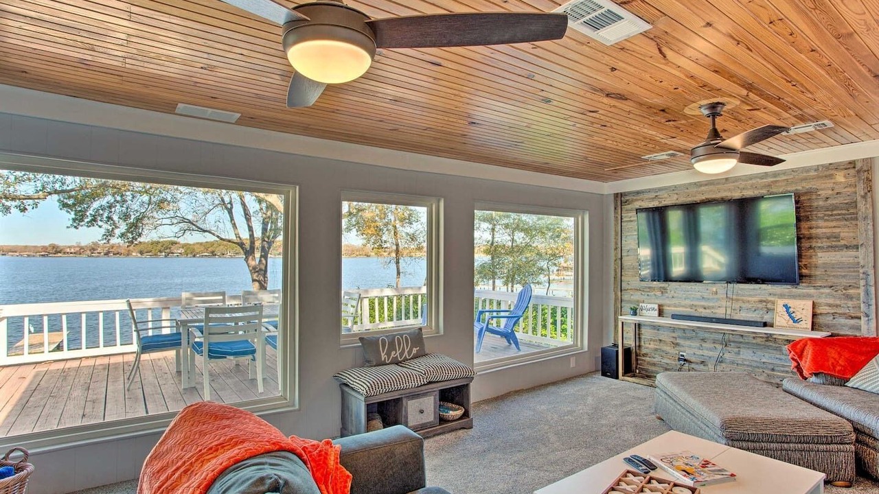 Photo of Livingroom in Enchanted Oaks