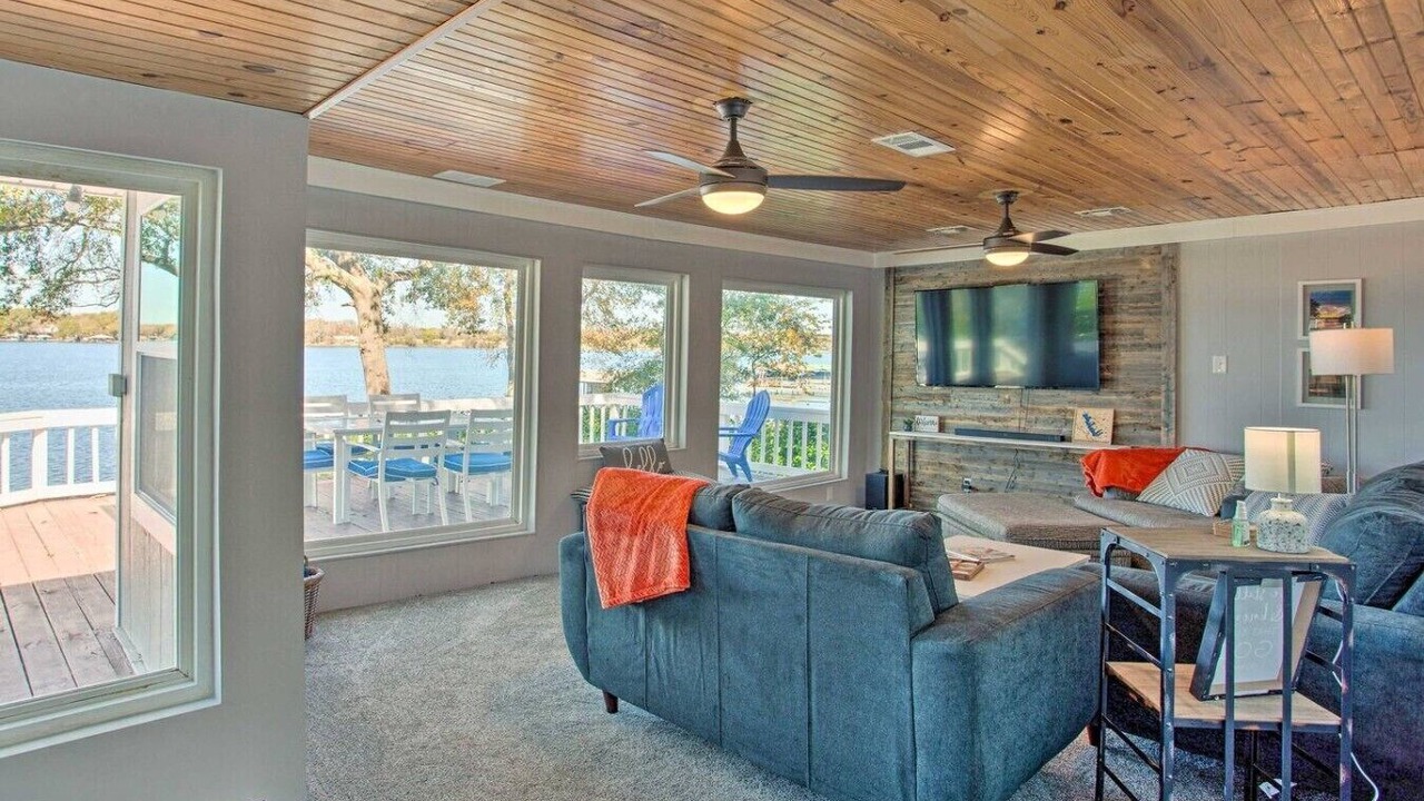 Photo of Livingroom in Enchanted Oaks