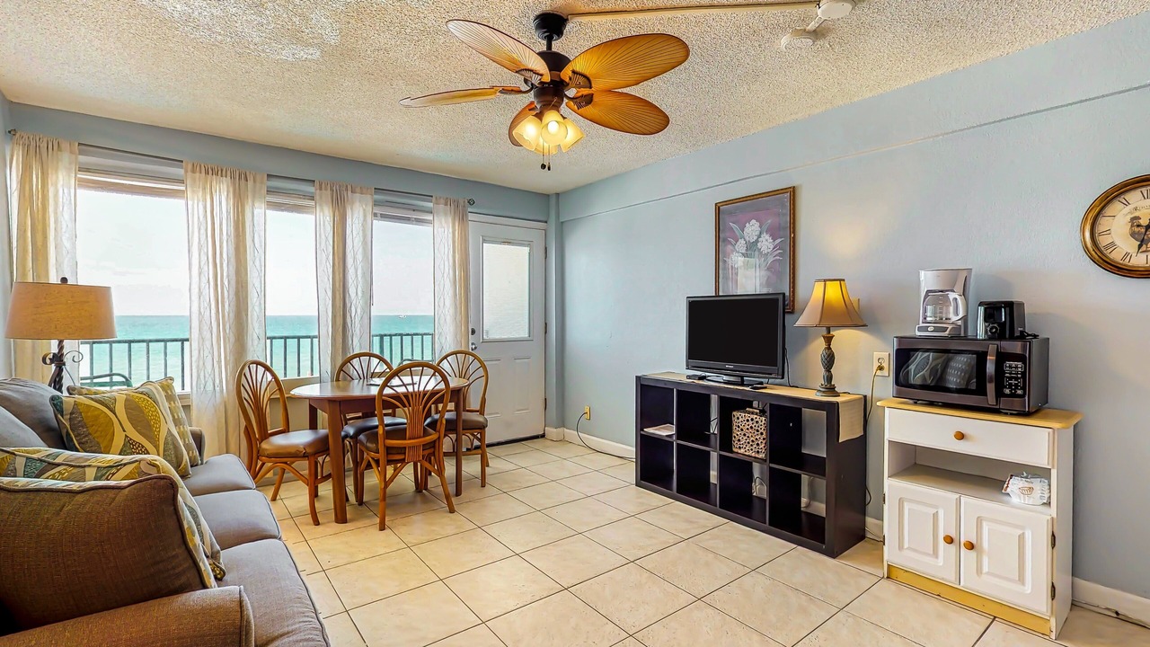 Photo of Livingroom in Rogers Seabreeze