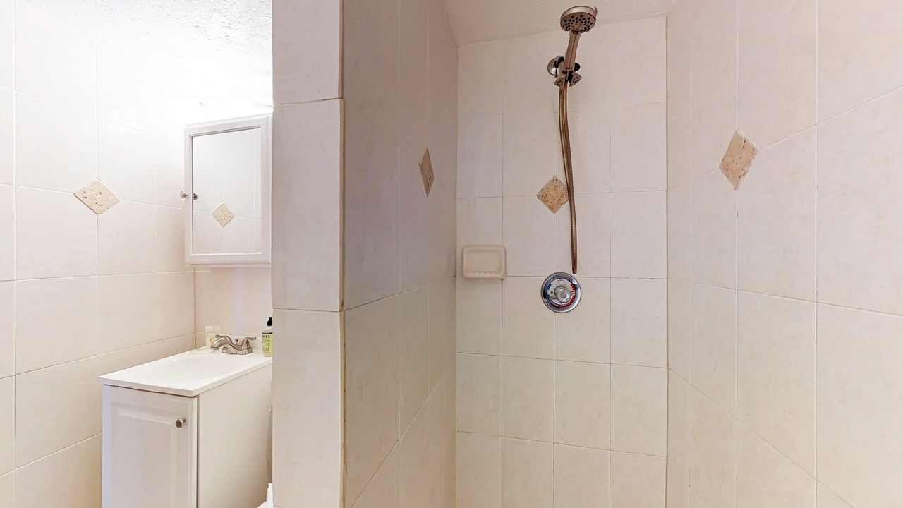 Photo of Bathroom in Rogers Seabreeze