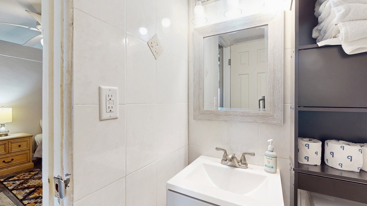 Photo of Bathroom in Rogers Seabreeze