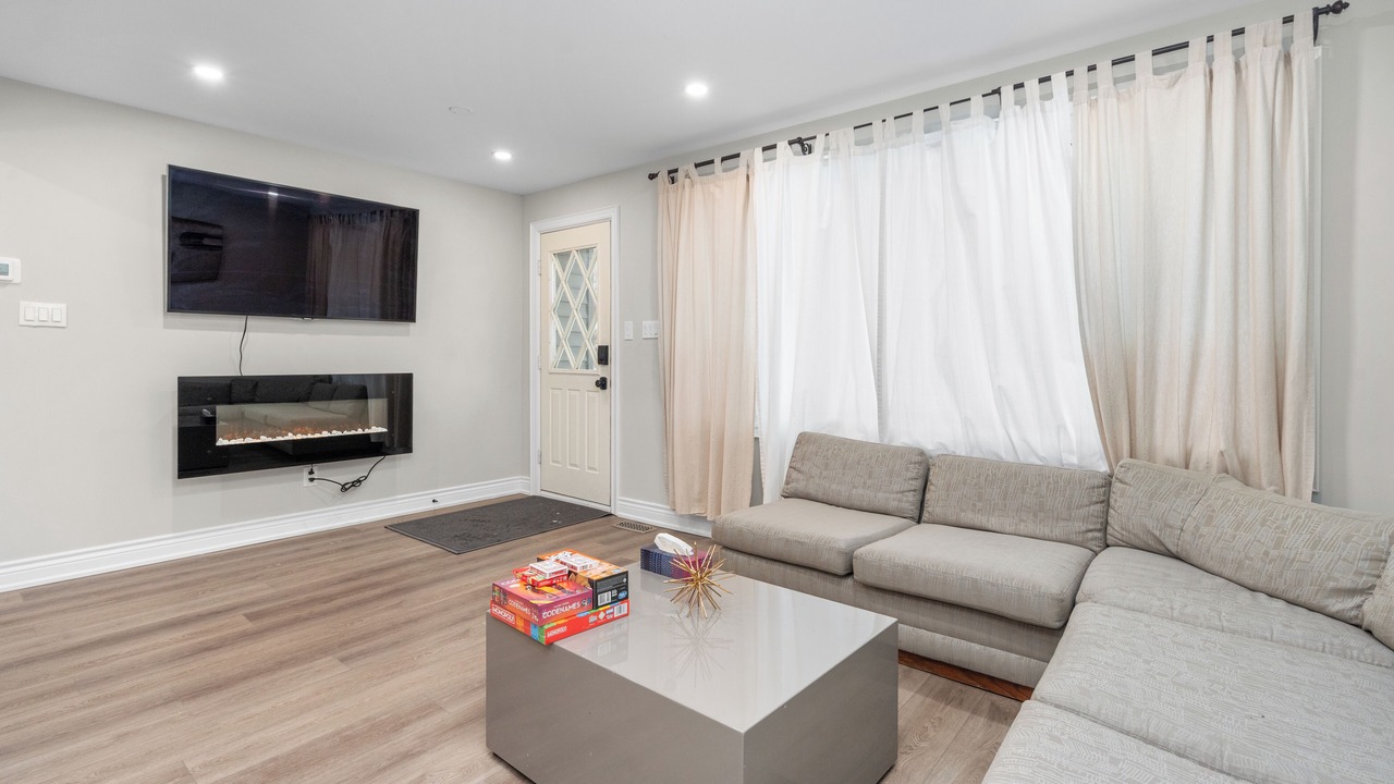 Photo of Livingroom in Fenelon Falls