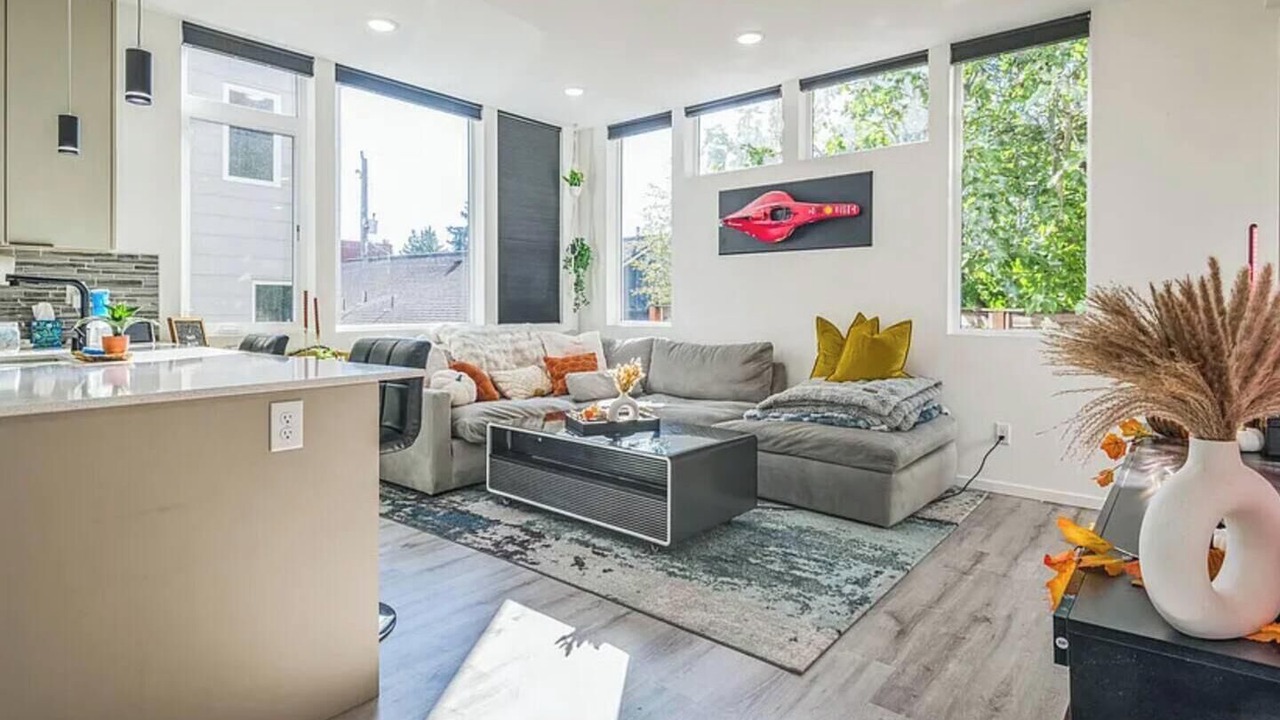 Photo of Livingroom in North Beacon Hill