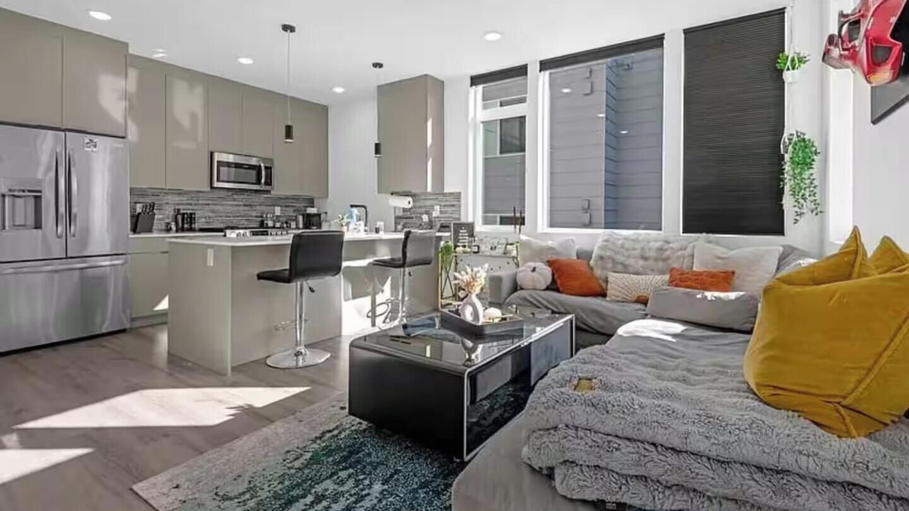 Photo of Livingroom in North Beacon Hill