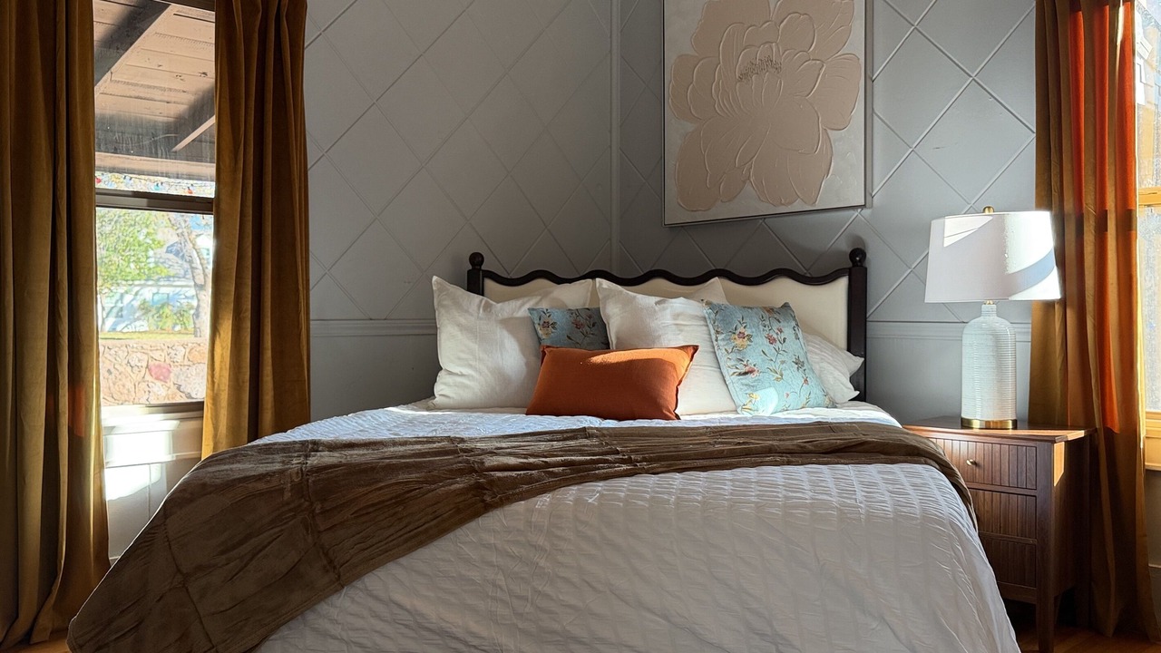 Photo of Bedroom in Elmwood Area