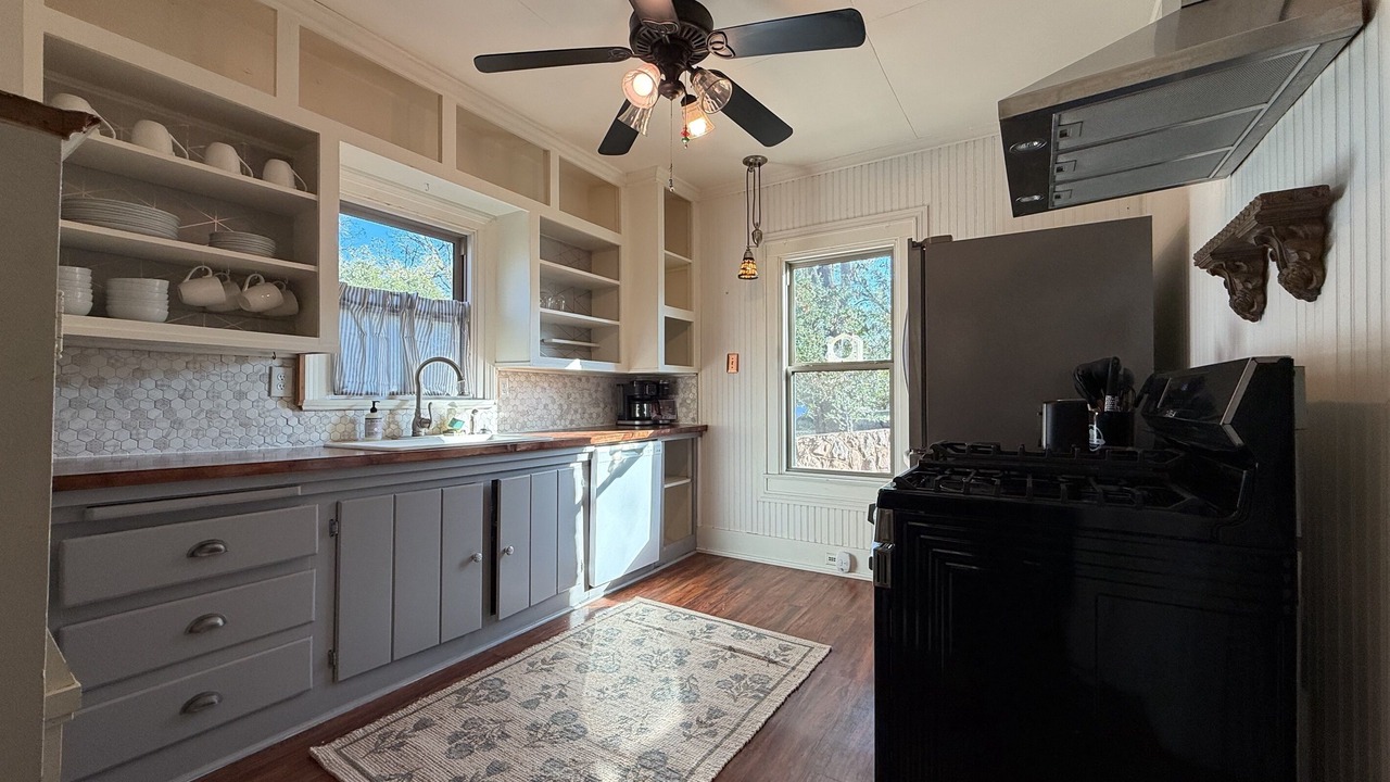 Photo of Kitchen in Elmwood Area