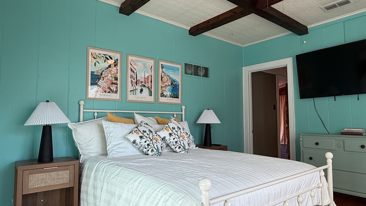 Photo of Bedroom in Elmwood Area