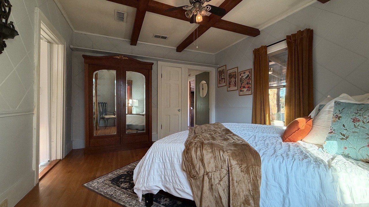 Photo of Bedroom in Elmwood Area