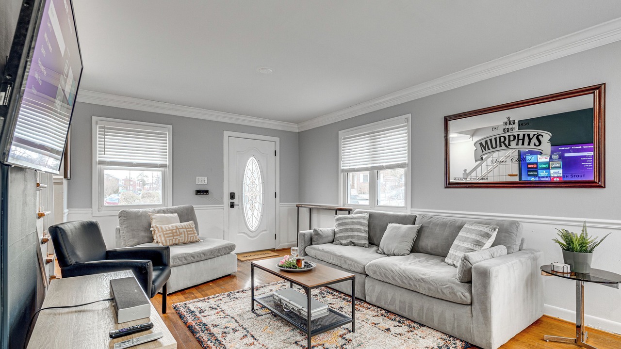Photo of Livingroom in Seminary Hill