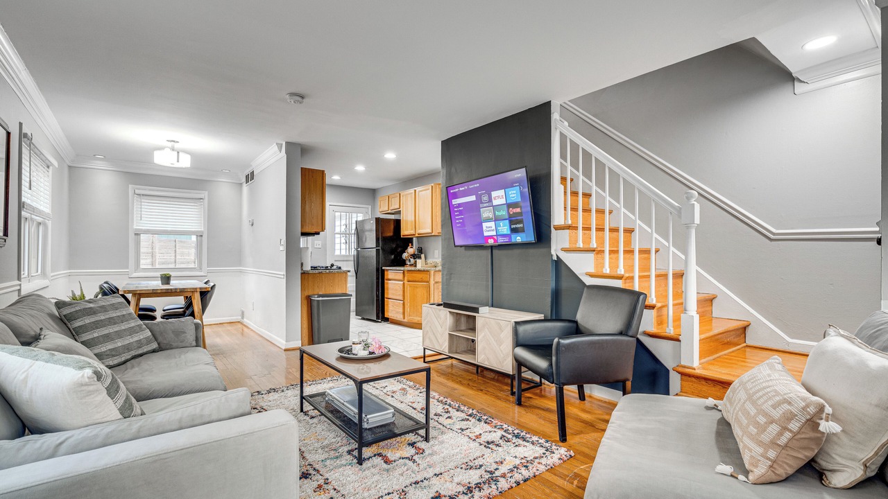 Photo of Livingroom in Seminary Hill