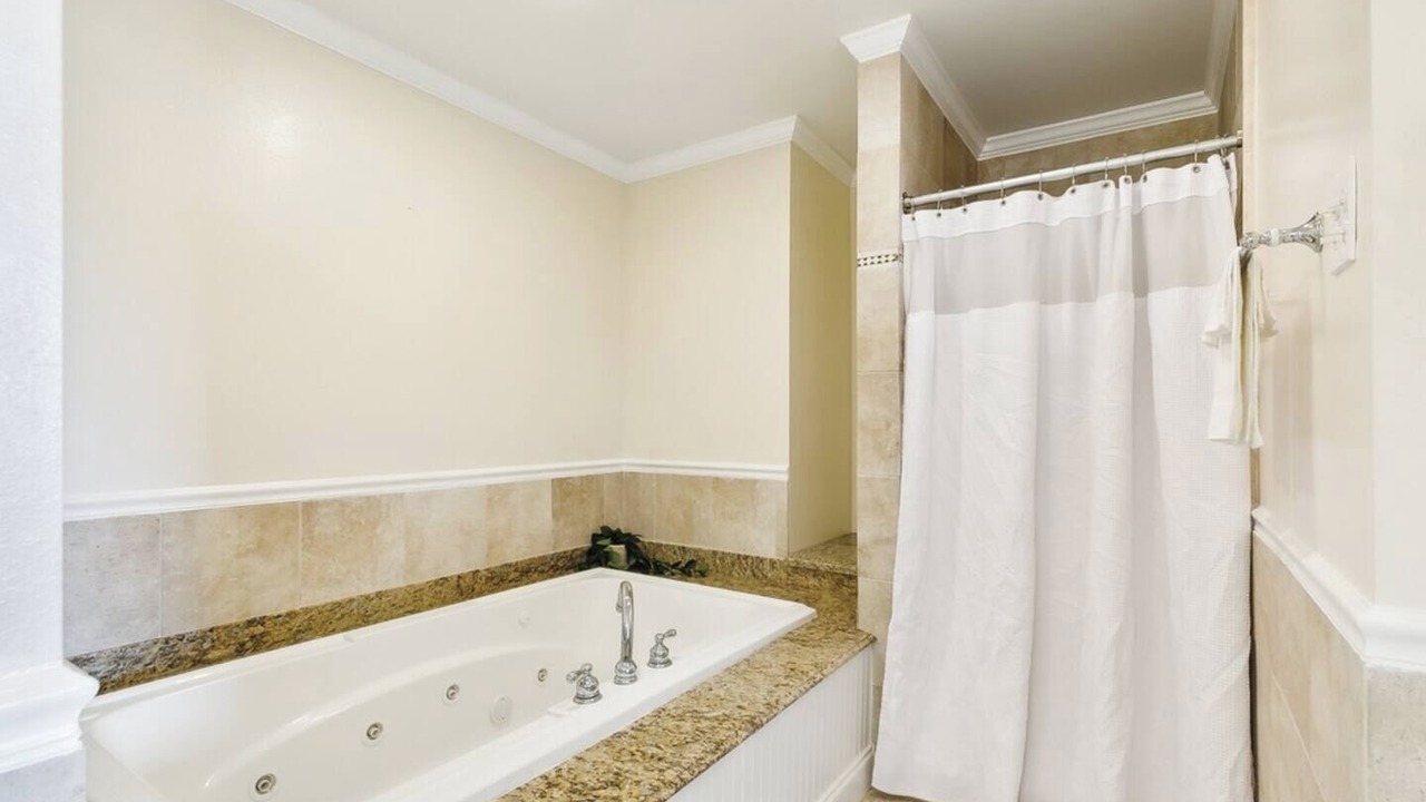 Photo of Bathroom in Lafitte