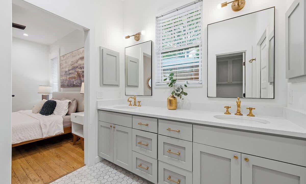 Photo of Bathroom in Holly