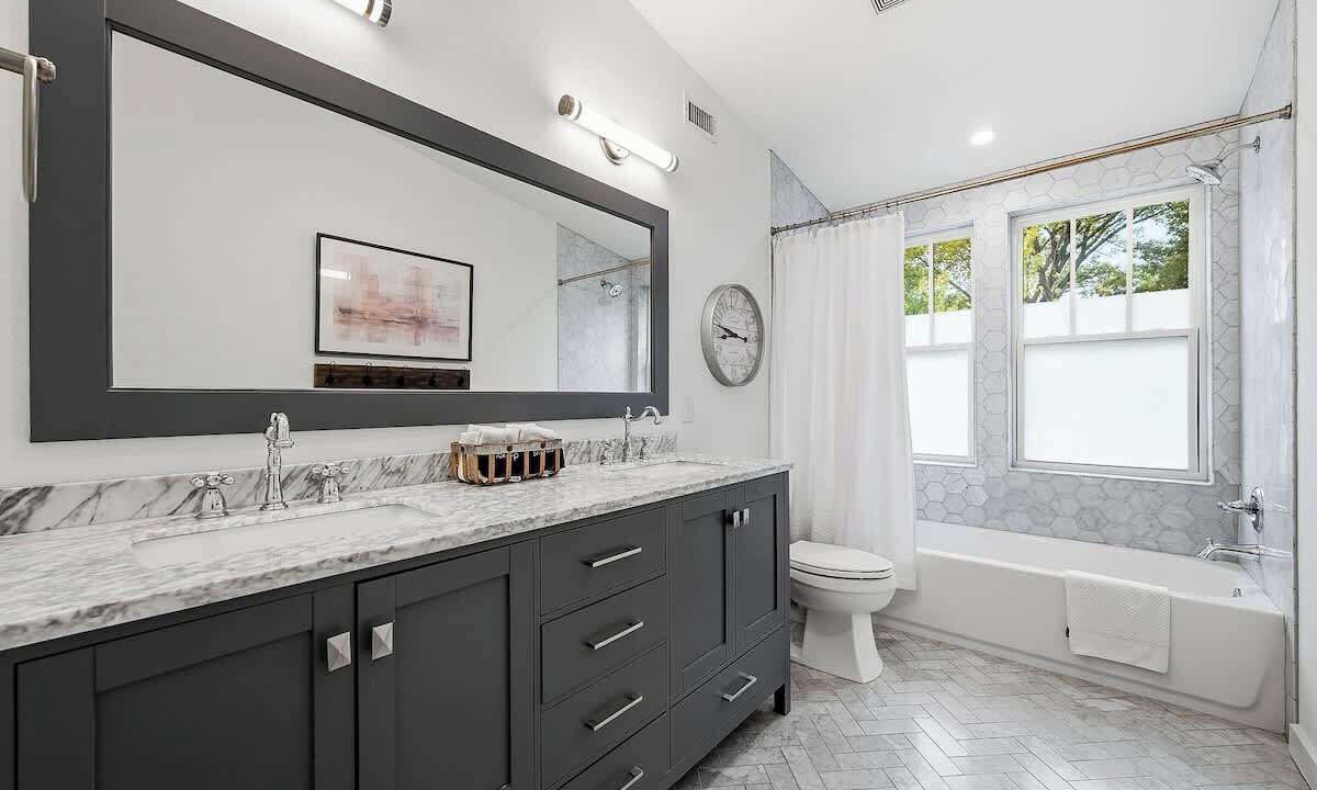 Photo of Bathroom in Holly