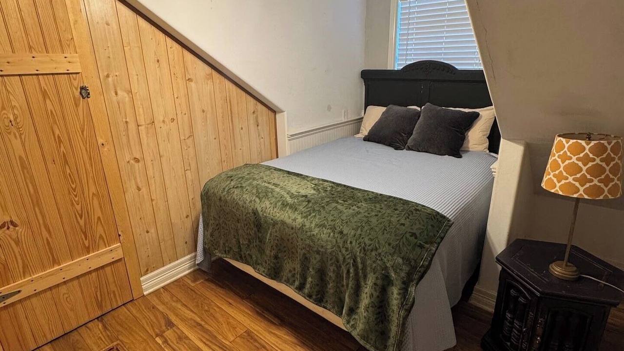 Photo of Bedroom in Huntington