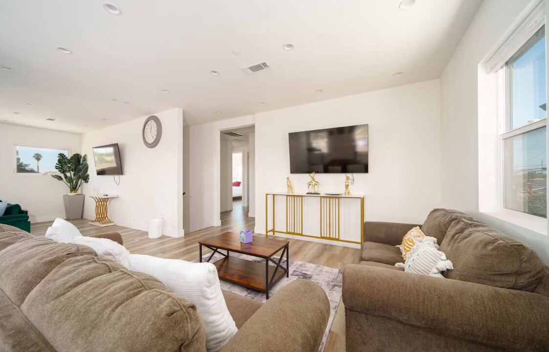 Photo of Livingroom in Midway City