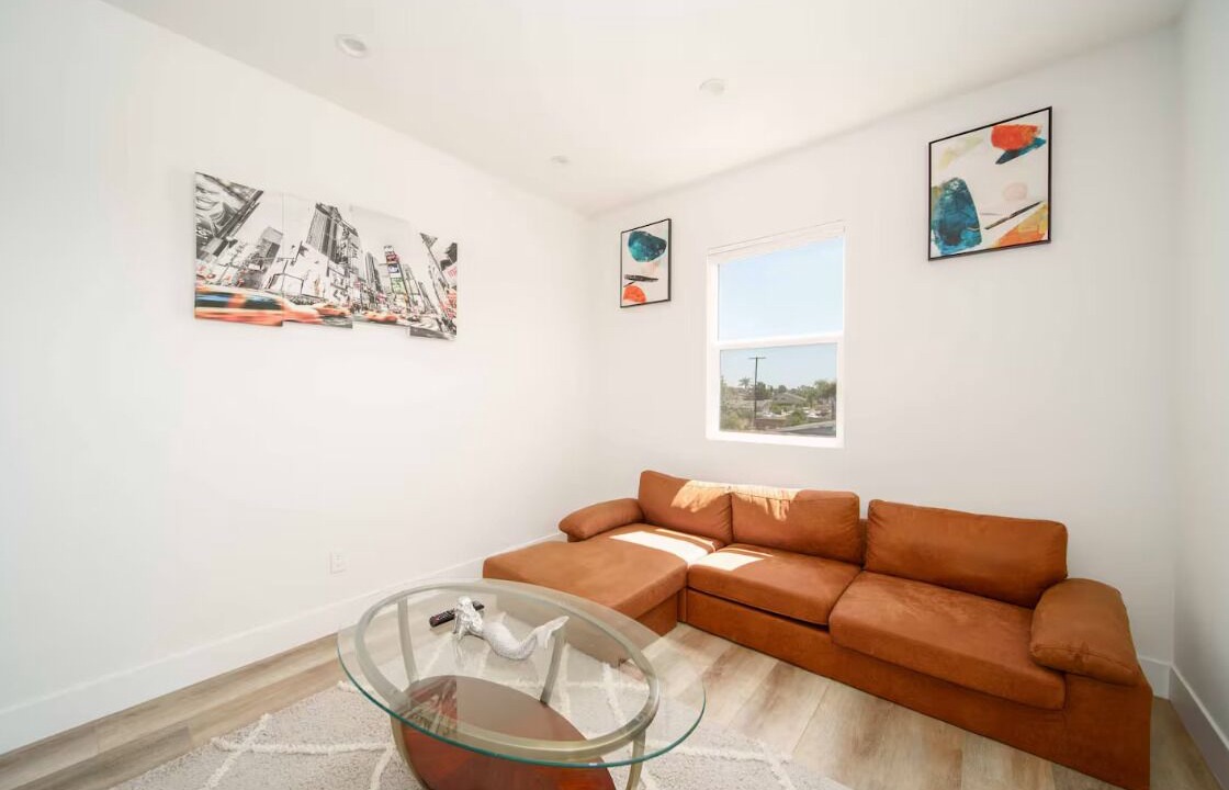 Photo of Livingroom in Midway City