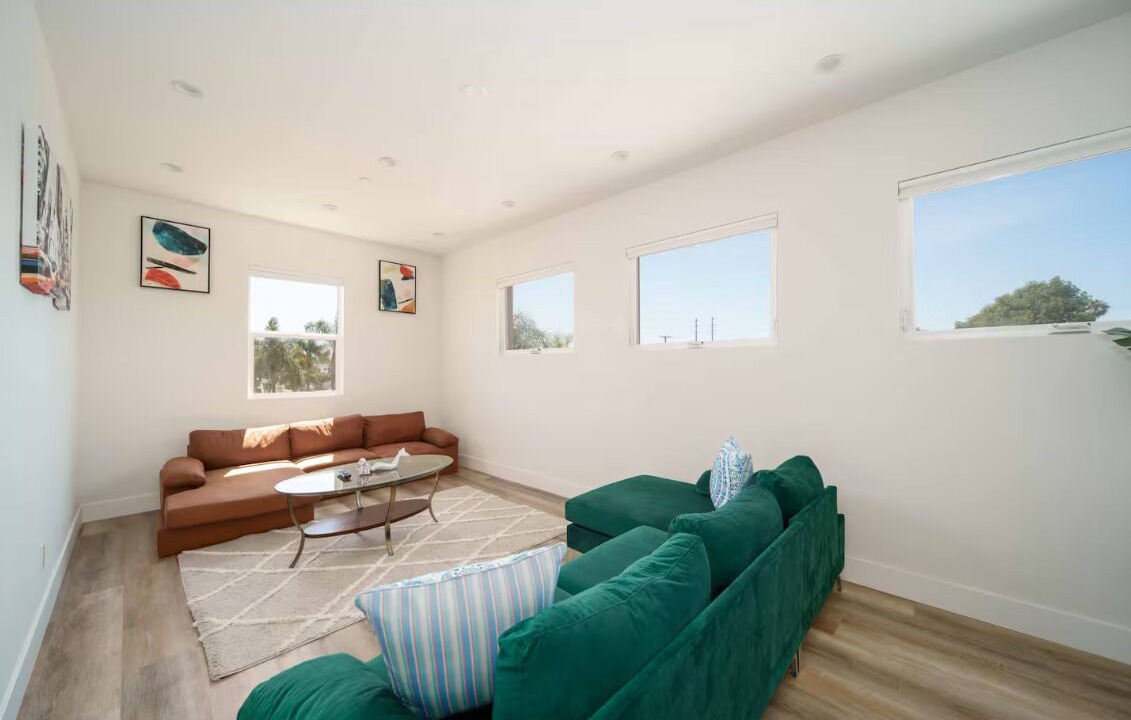 Photo of Livingroom in Midway City
