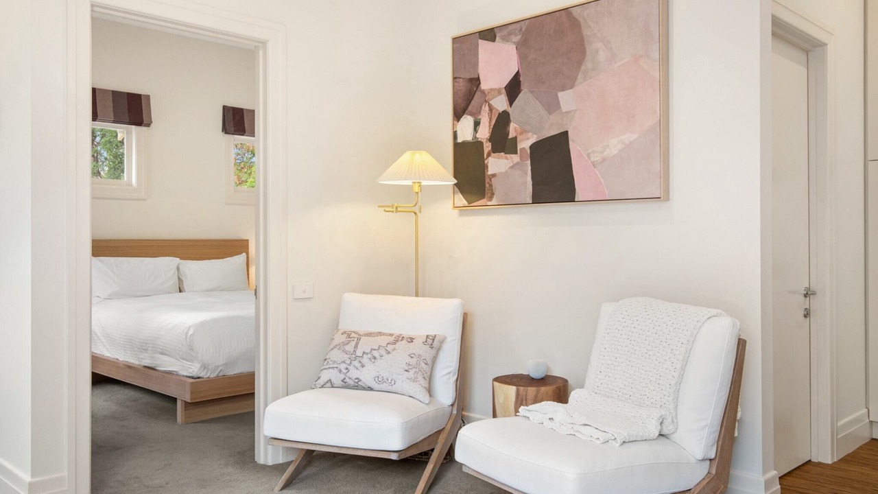 Photo of Livingroom in Kew East