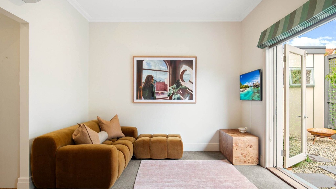 Photo of Livingroom in Kew East
