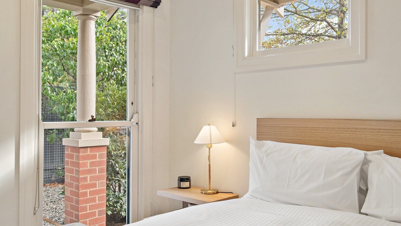 Photo of Others in Kew East