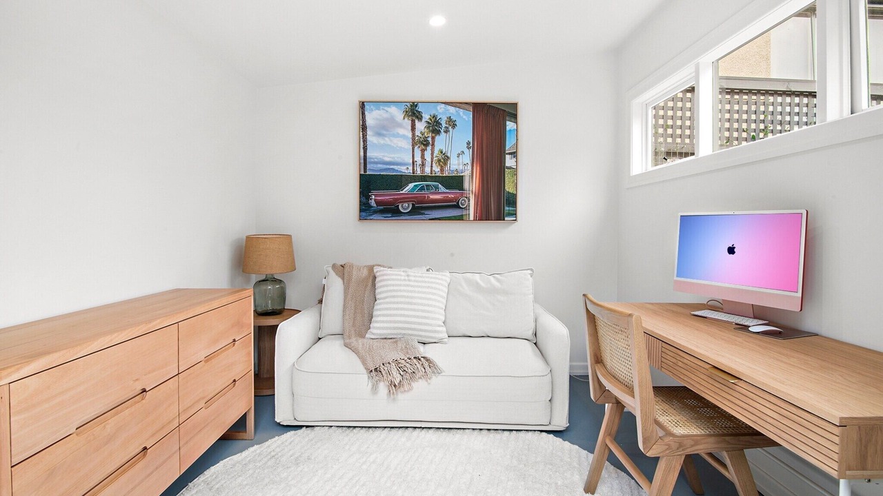 Photo of Livingroom in Kew East