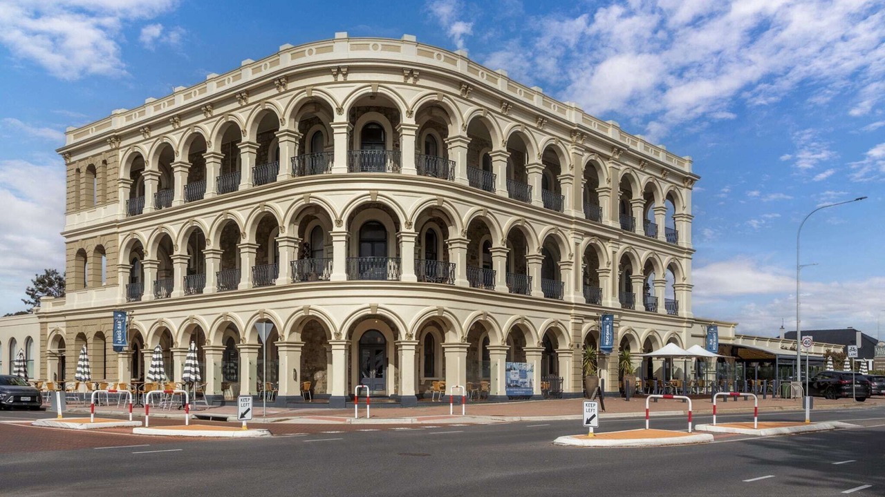 Photo of Others in Largs Bay