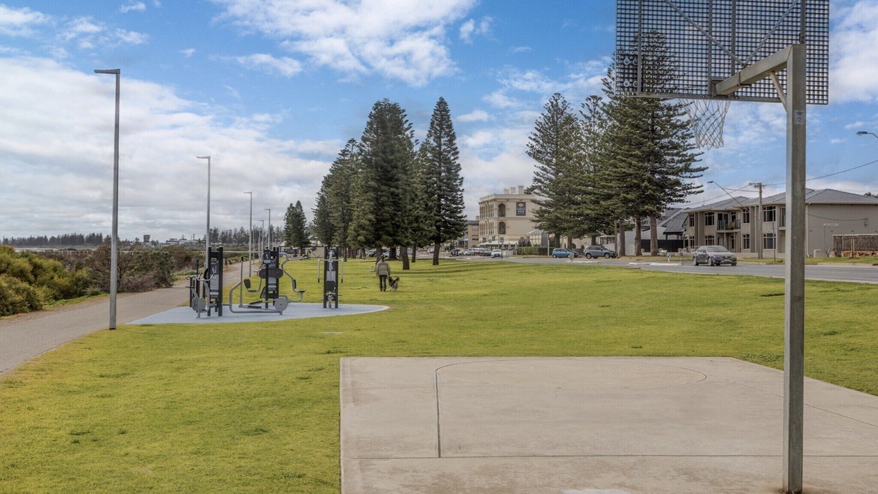 Photo of Others in Largs Bay