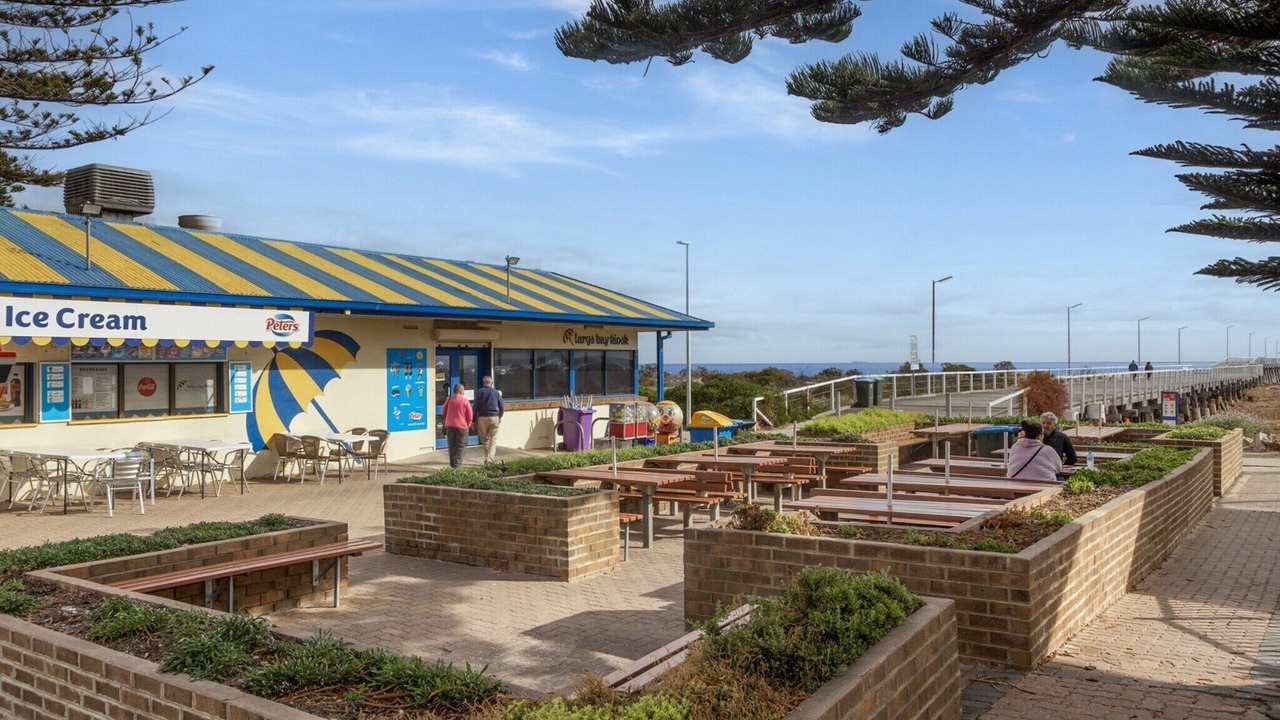 Photo of Others in Largs Bay