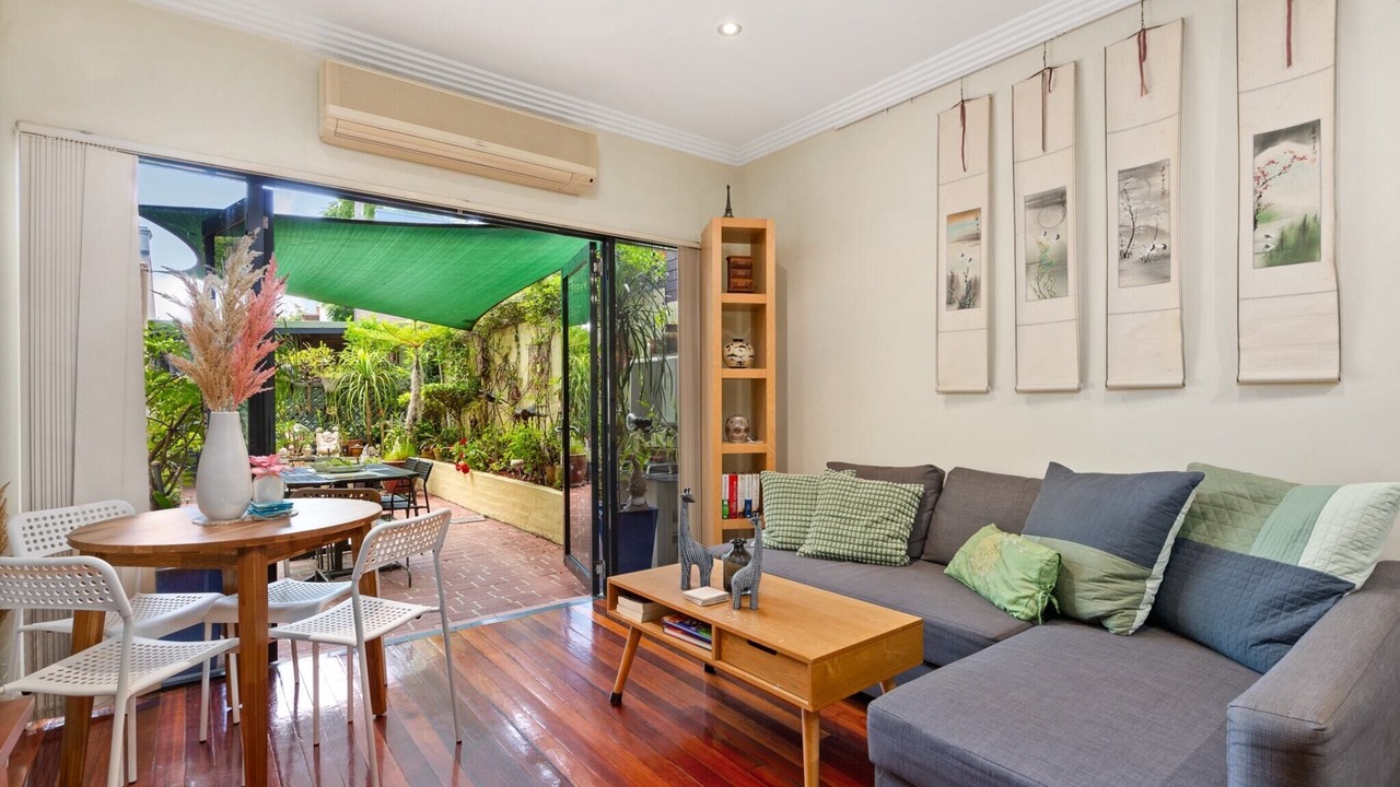 Photo of Livingroom in Alexandria