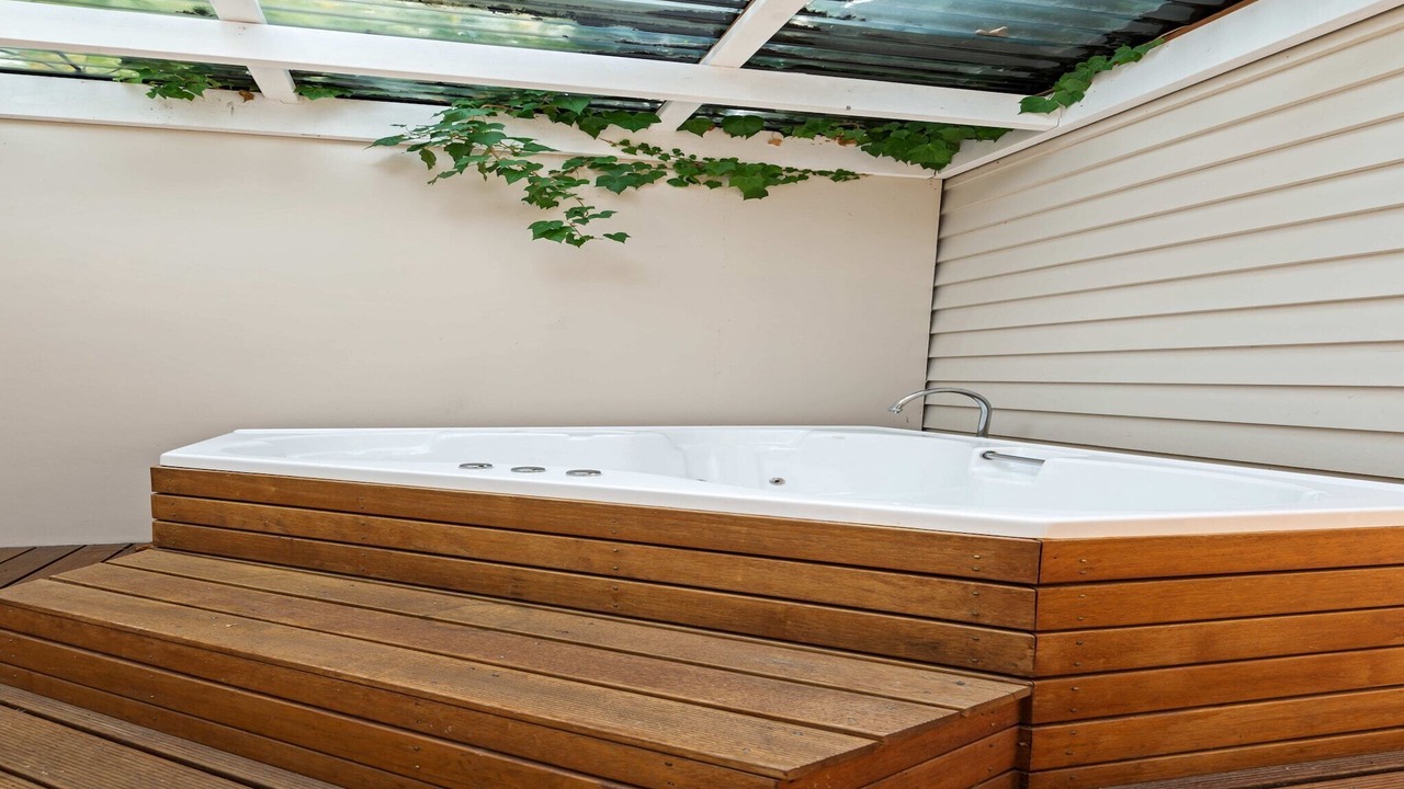 Photo of Others in Rosebud