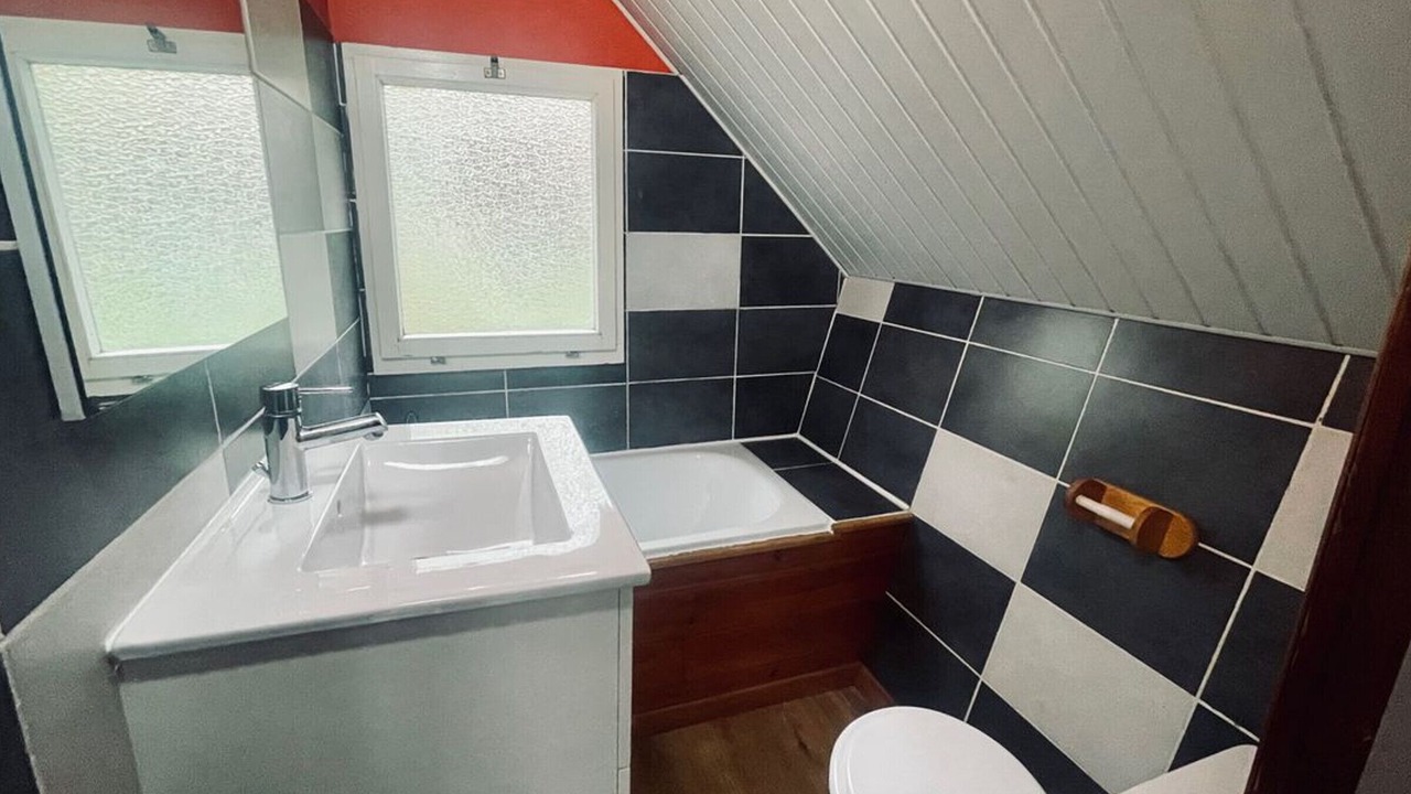 Photo of Bathroom in Camon