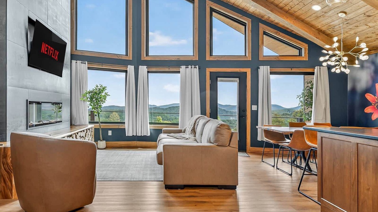 Photo of Livingroom in Saluda