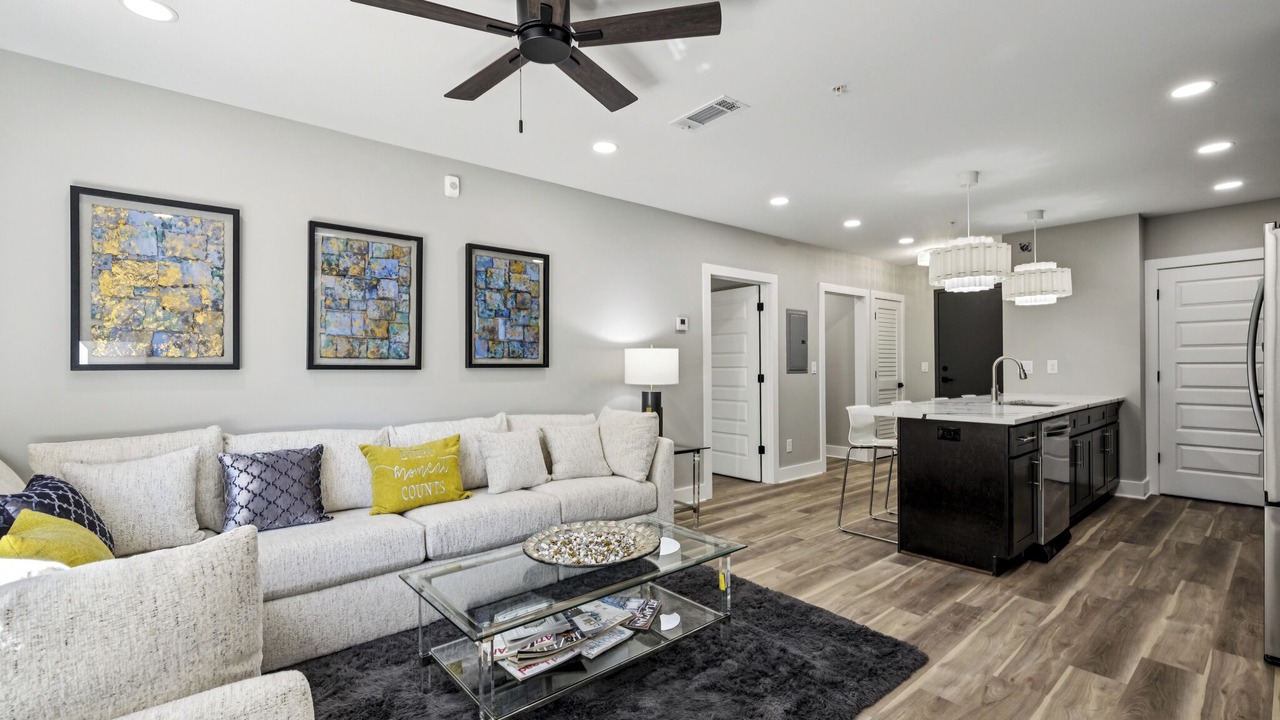 Photo of Livingroom in Tucker