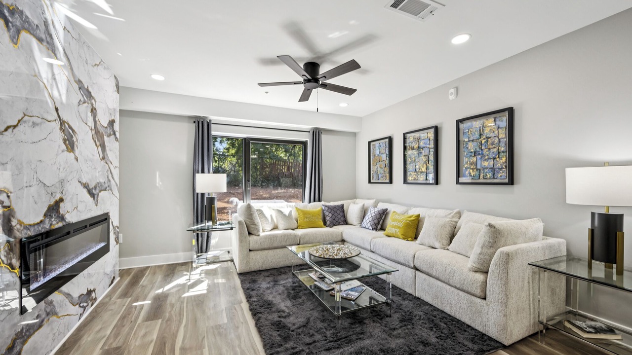 Photo of Livingroom in Tucker