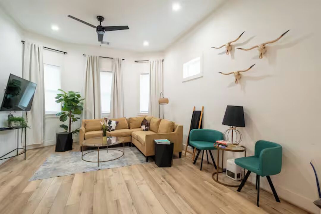 Photo of Livingroom in South Central Houston