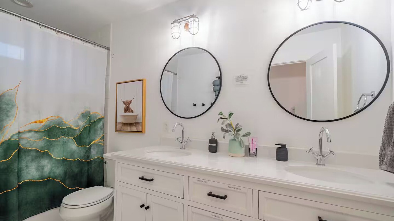 Photo of Bathroom in South Central Houston