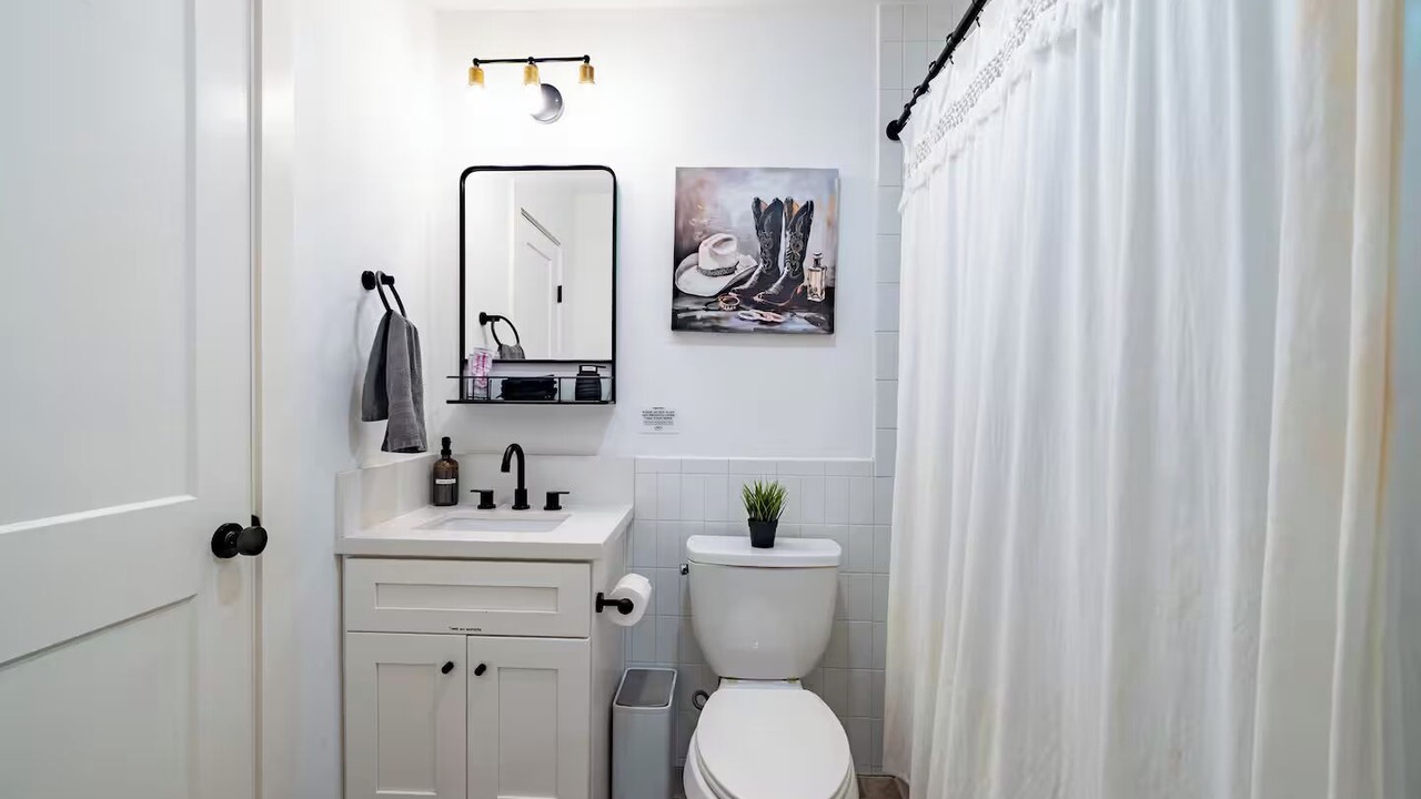 Photo of Bathroom in South Central Houston