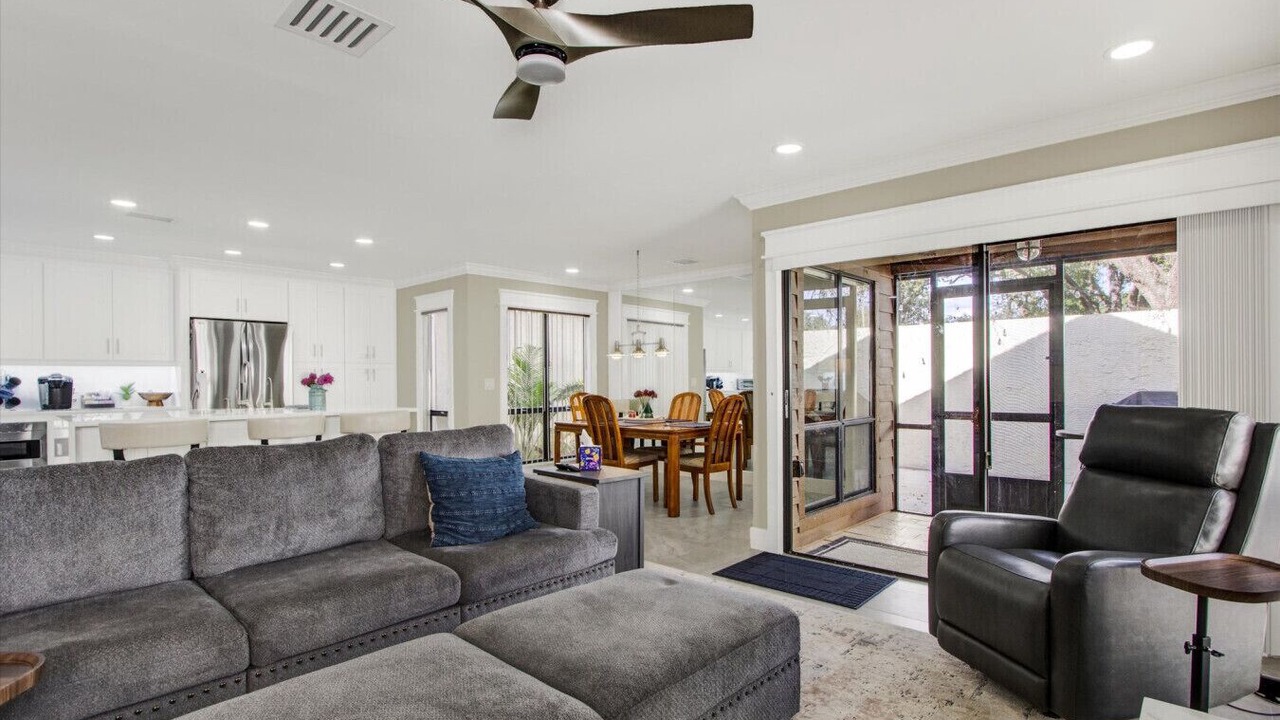 Photo of Livingroom in University