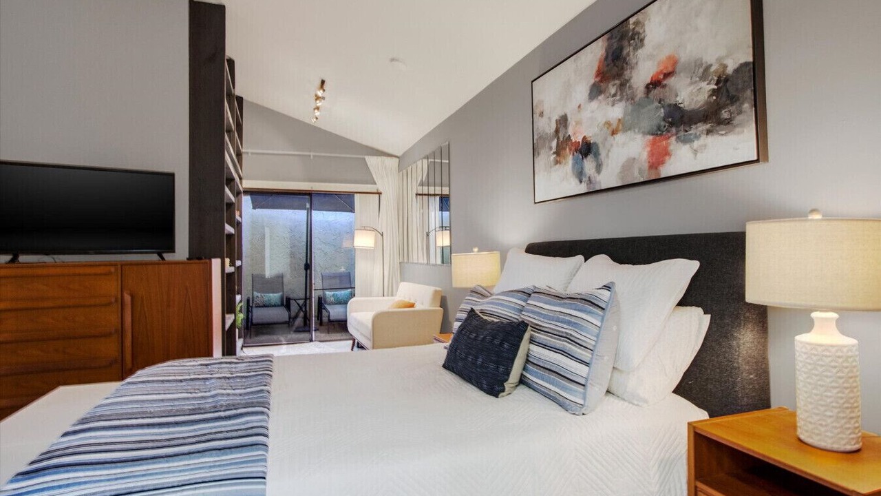 Photo of Others in University