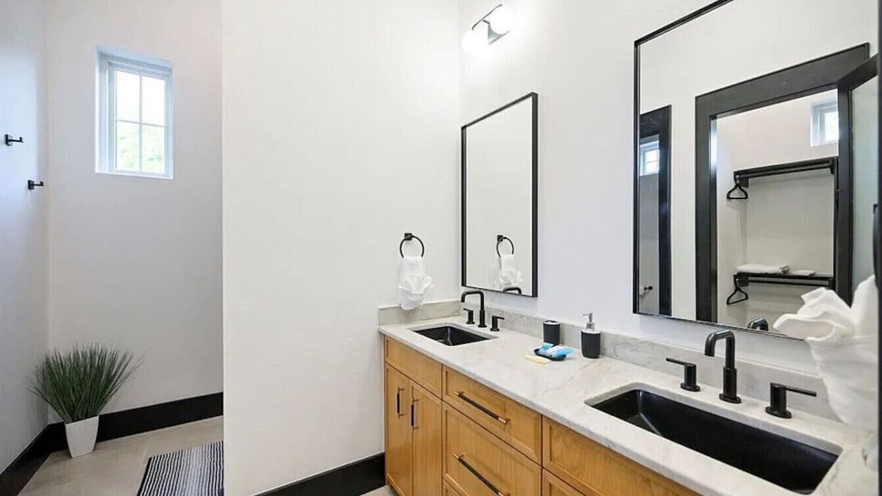 Photo of Bathroom in Broken Bow