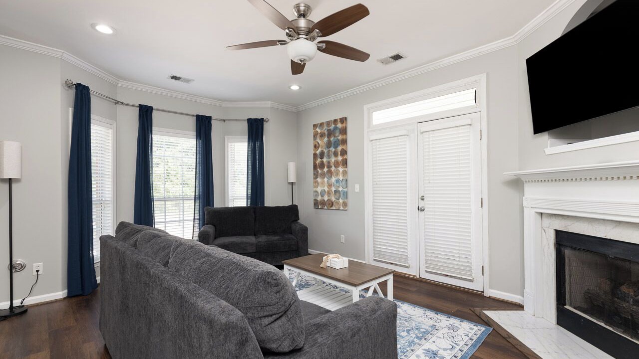 Photo of Livingroom in Pelham