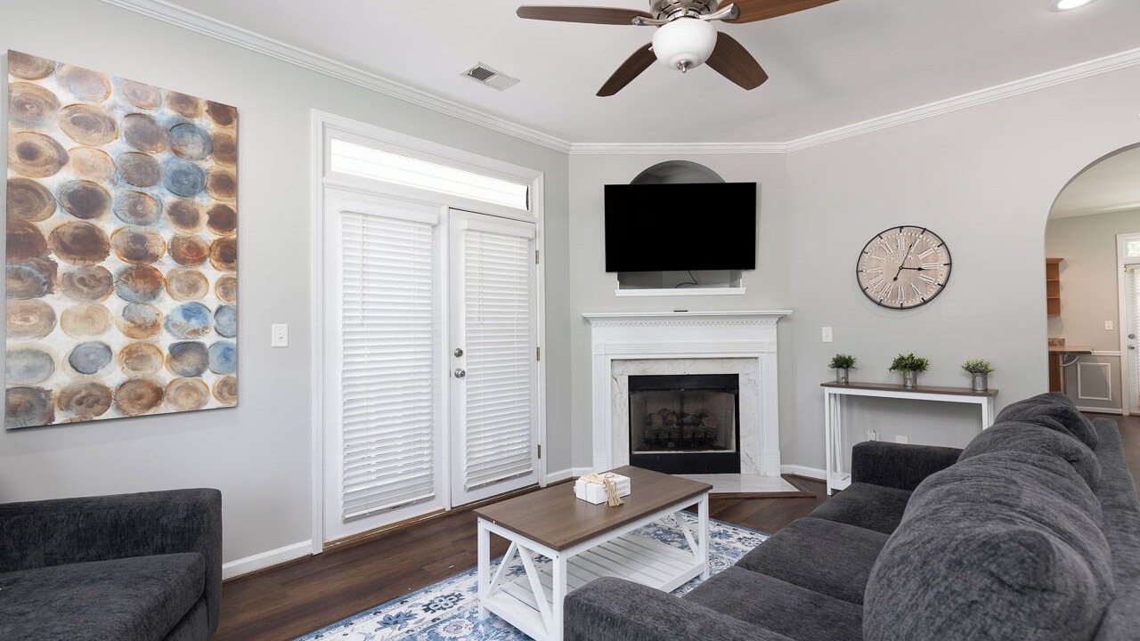 Photo of Livingroom in Pelham