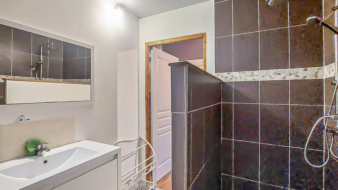 Photo of Bathroom in Renty