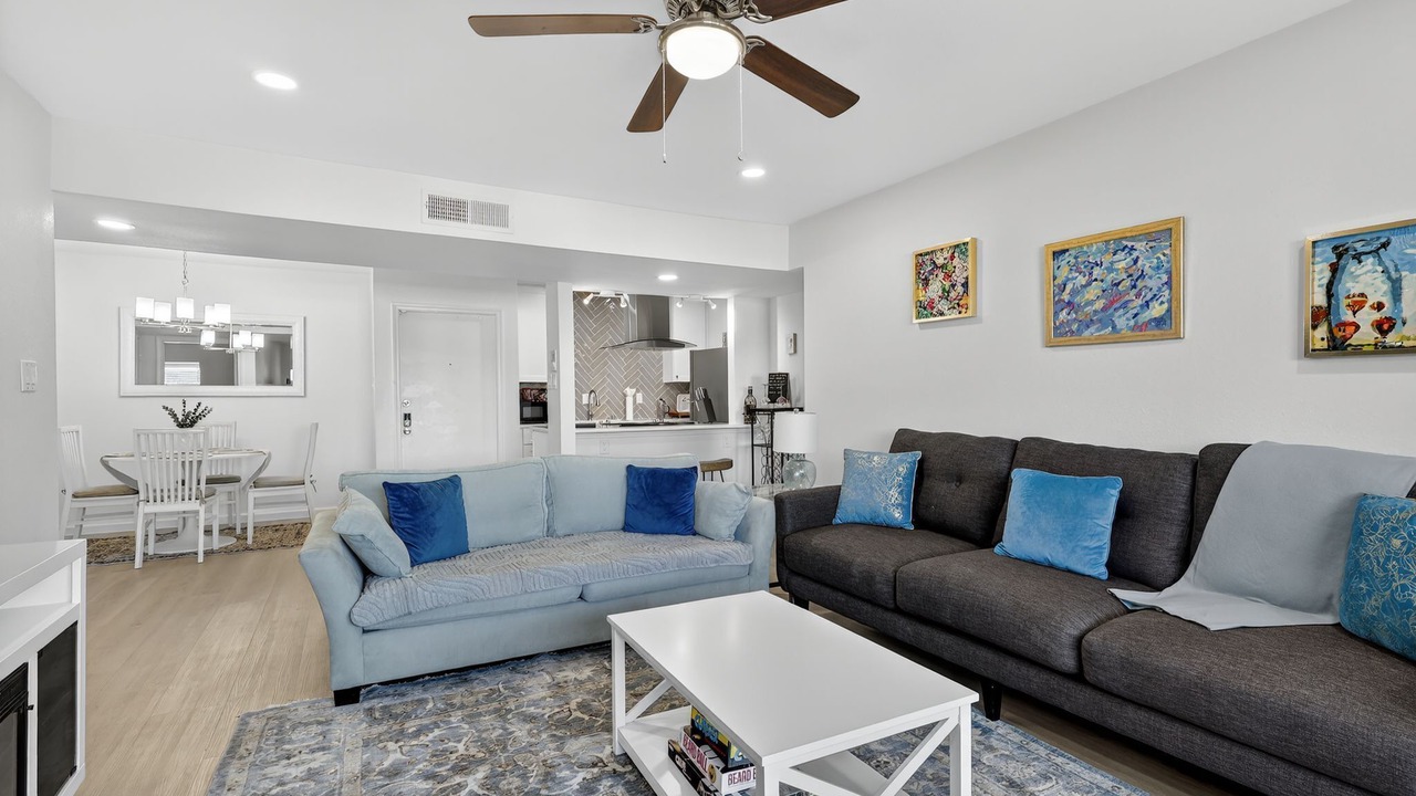 Photo of Livingroom in South Main