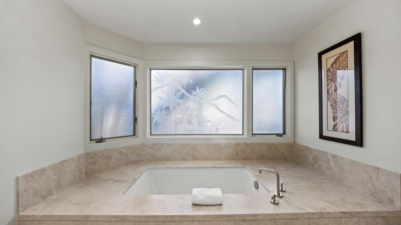 Photo of Bathroom in Historic Lahaina Front Street