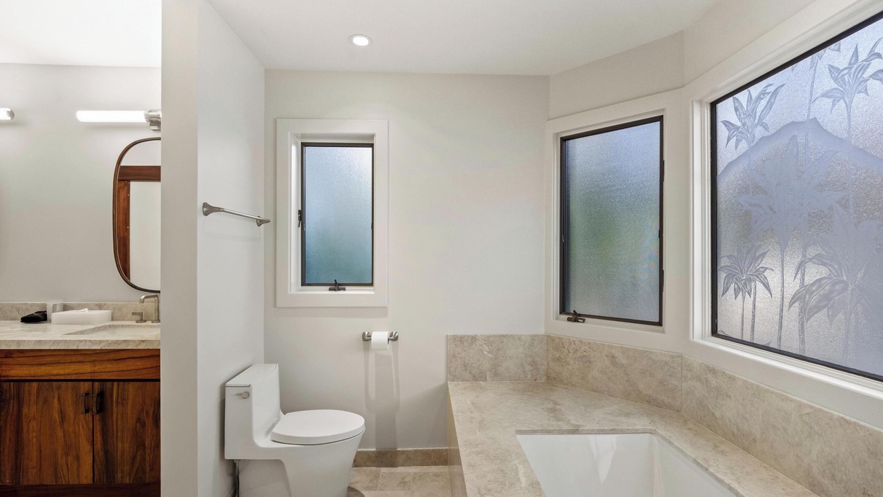 Photo of Bathroom in Historic Lahaina Front Street