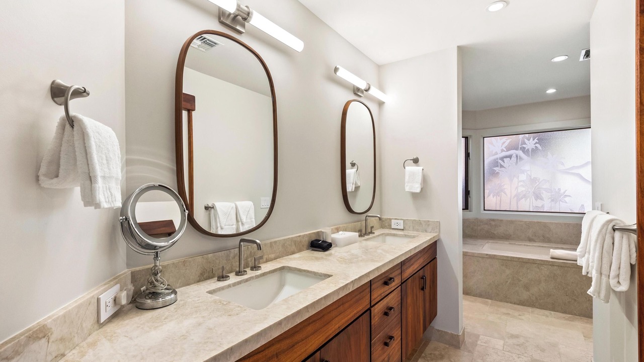 Photo of Bathroom in Historic Lahaina Front Street