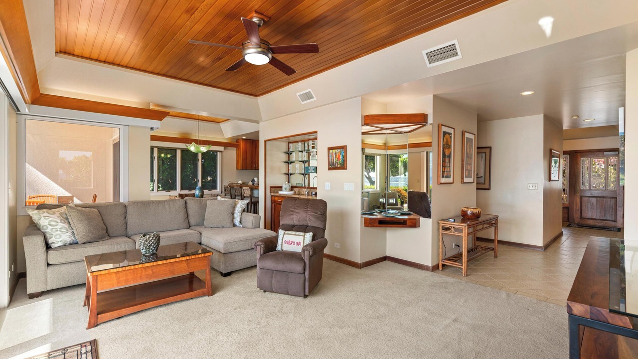 Photo of Livingroom in Historic Lahaina Front Street