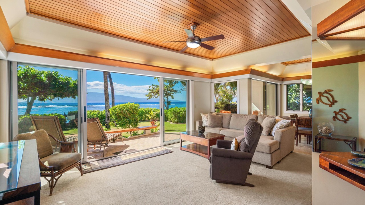Photo of Livingroom in Historic Lahaina Front Street