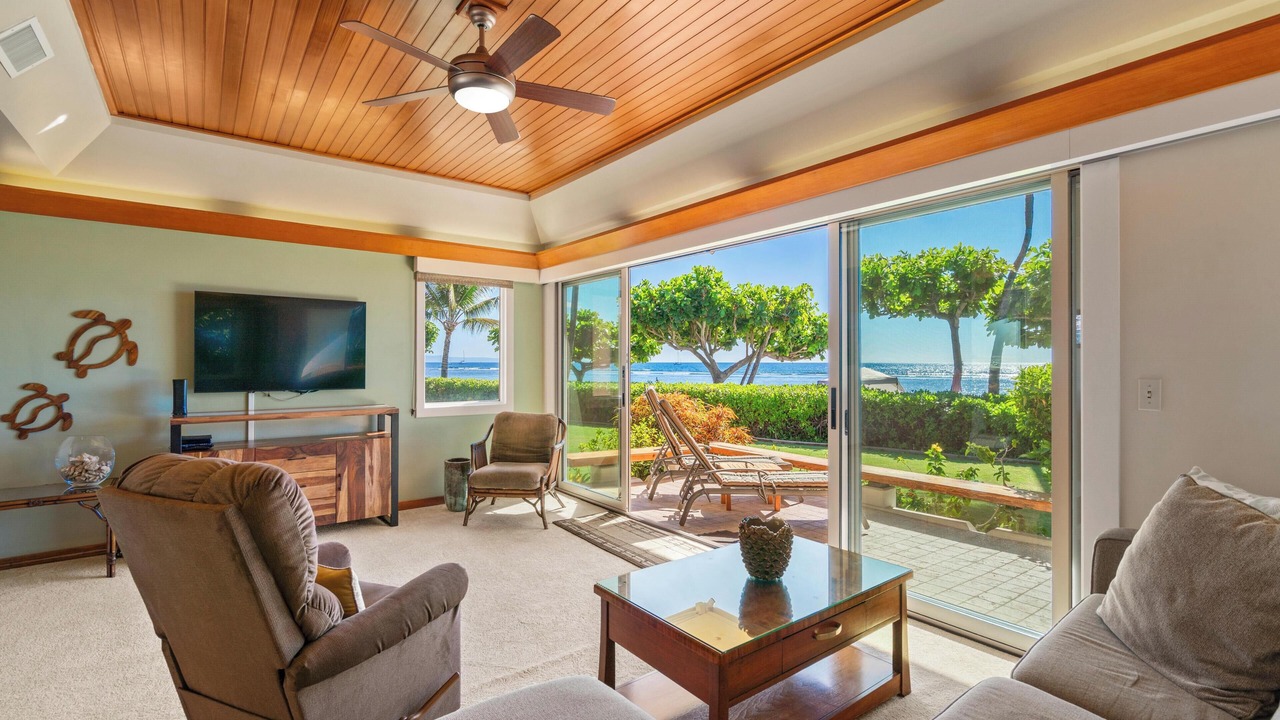 Photo of Livingroom in Historic Lahaina Front Street